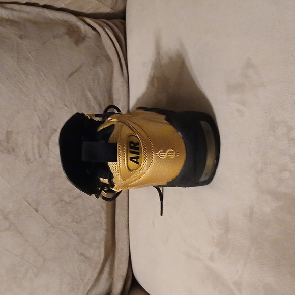 Shoes - Picture 6 of 10